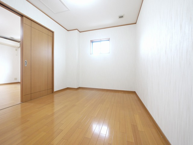 田原本新町貸家の洋室|落ち着いた色調の洋室です