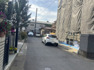 【前面道路含む現地写真】 | 綾瀬市吉岡東　リフォーム戸建 | 前面道路