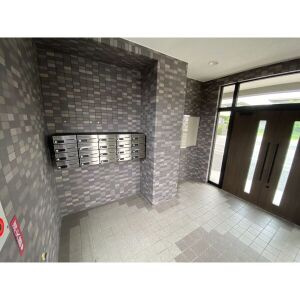 名古屋市守山区新守西の賃貸マンションのエントランス