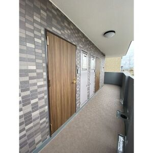 名古屋市守山区新守西の賃貸マンションの玄関
