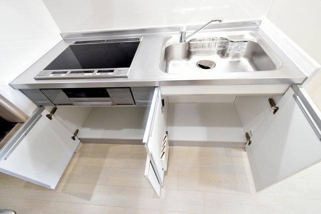RYOWA RESIDENCEのキッチン|キッチン下収納・上部にもあります