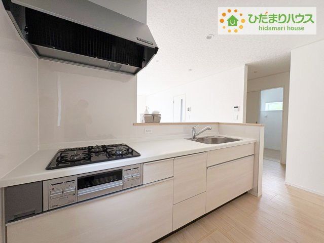 日立市川尻町第7　新築戸建　1号棟のキッチン|3口コンロでお料理する時間も短くなりそうですね(*‘∀‘)