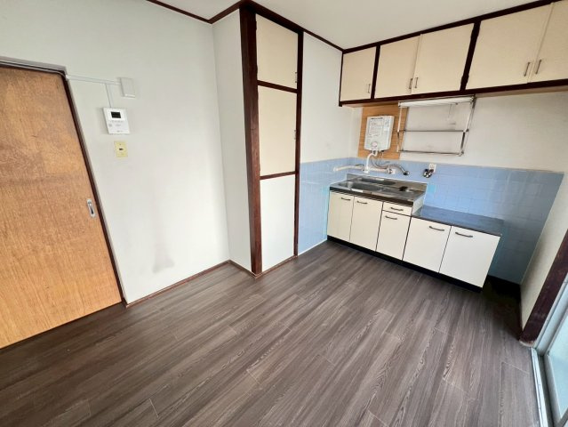 西舞マンションの居間・リビング