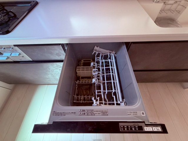 【キッチン】 | 練馬区関町南３丁目　新築戸建て | 家事の時短に役立つ食洗機付きで、毎日の後片付けも快適