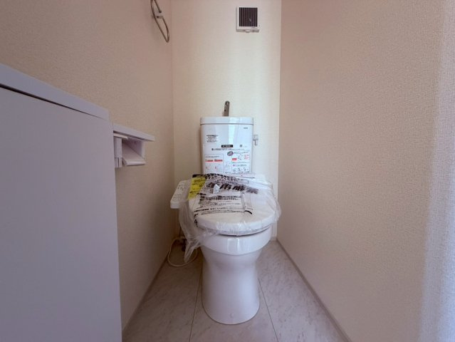 【トイレ】 | 練馬区関町南３丁目　新築戸建て | 清潔感のある空間で、毎日気持ちよく使える快適なトイレです