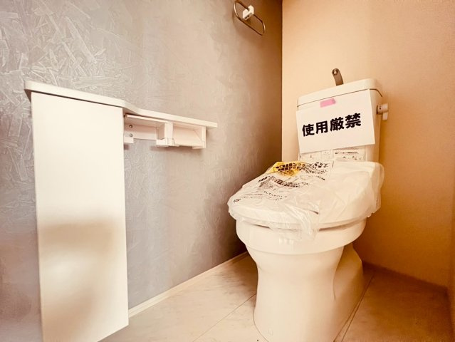 【トイレ】 | 練馬区関町南３丁目　新築戸建て | 清潔感のある空間で、毎日気持ちよく使える快適なトイレです