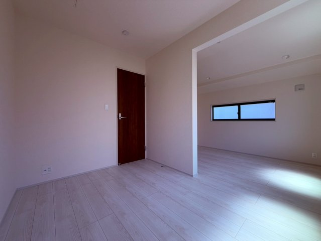 【洋室】 | 練馬区関町南３丁目　新築戸建て | 2階洋室はそれぞれ2部屋としても広々1部屋としても使えます