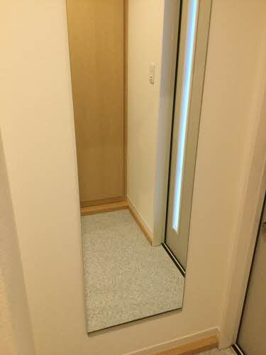 メゾンみくりな白石の玄関
