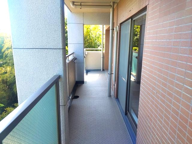 セントラル西雲雀丘のバルコニー|南東側バルコニー