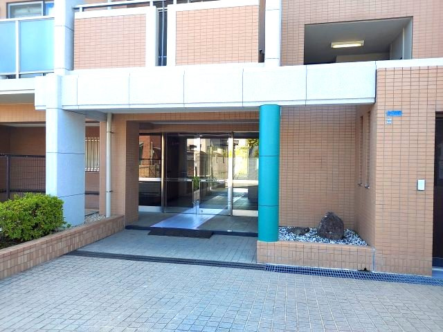 セントラル西雲雀丘のエントランス