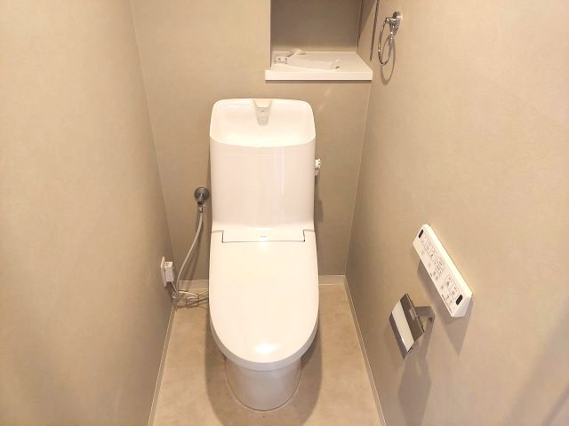 セントラル西雲雀丘のトイレ|温水洗浄便座付き
