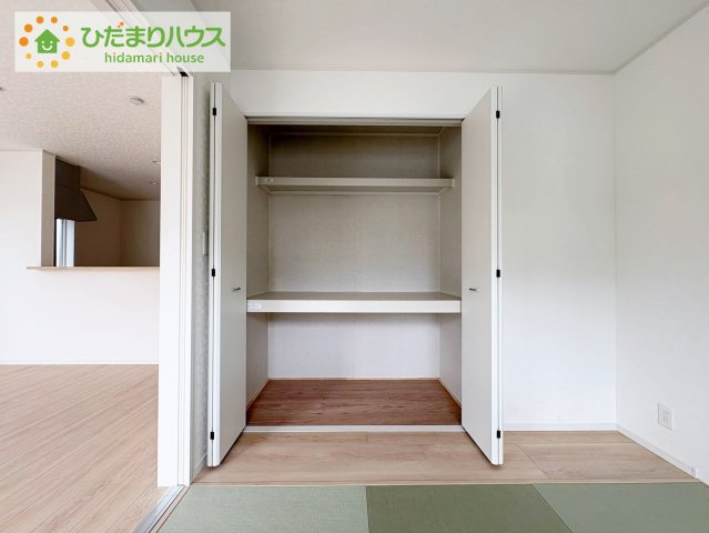 日立市川尻町第7　新築戸建　2号棟の収納|和室の収納は横クローゼット！
しまった物の出し入れも楽々です(^^)