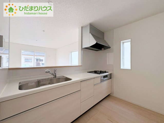 日立市川尻町第7　新築戸建　2号棟のキッチン|カウンターは少し高くなってますので、手元が隠れて来客からは見えにくくなってます♪