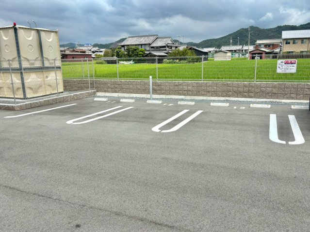 ロジュマンⅢの駐車場
