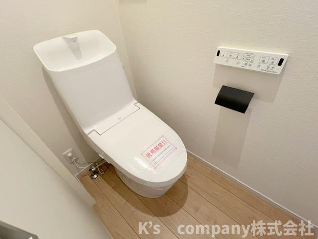 ◎藤沢市辻堂太平台1丁目　新築戸建　1号棟のトイレ|2階トイレ◇白を基調としていて清潔感があります◇