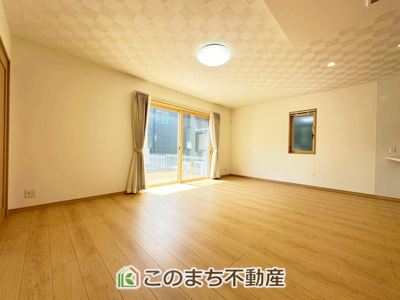 【居間・リビング】 | 宇都宮市宝木町二丁目戸建 | 南向きのリビングは一日中太陽の光が射し込みます♪家族が集まる空間は、自然と笑顔が溢れます。
