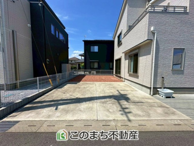 【駐車場】 | 宇都宮市宝木町二丁目戸建 | お車駐車スペース３台分ご用意しております♪
