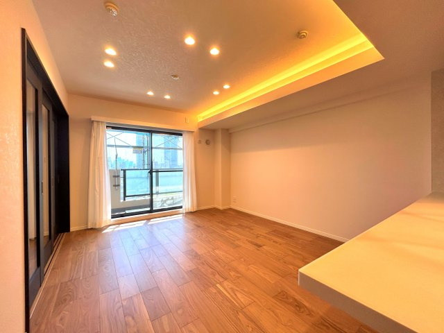 ケルン大塚台の居間・リビング|～Ｌiving room～
優しくリビングに注ぐ日差しはまるで「陽だまり」の様な暖かさ。高い断熱性は床暖房やエアコンを使いすぎず快適な居住空間を創造しています。