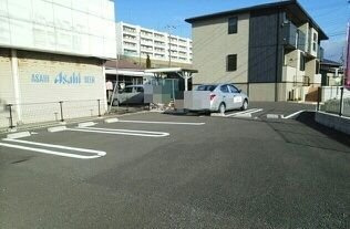 【駐車場】 | サンフロントヴィラ | 駐車場があるので、車を買う予定の方も安心です