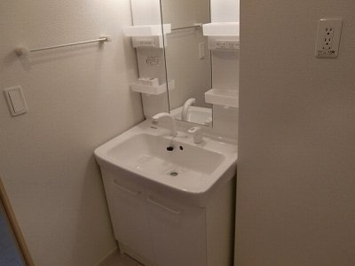 【洗面所】 | サンフロントヴィラ | 忙しい朝には欠かせない洗面所です