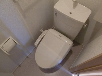 【トイレ】 | サンフロントヴィラ | 清潔感のあるトイレです