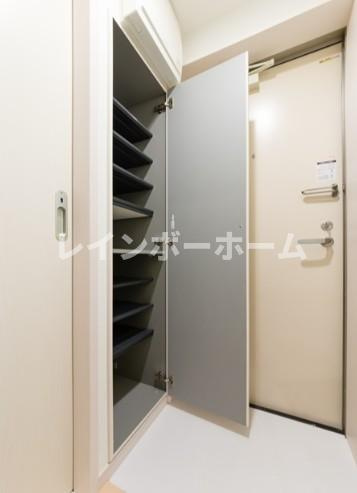 グローレ小岩の玄関