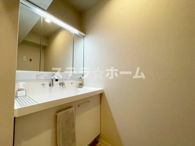 公社千里山田D住宅A-2の独立洗面台|使いやすい独立洗面台です