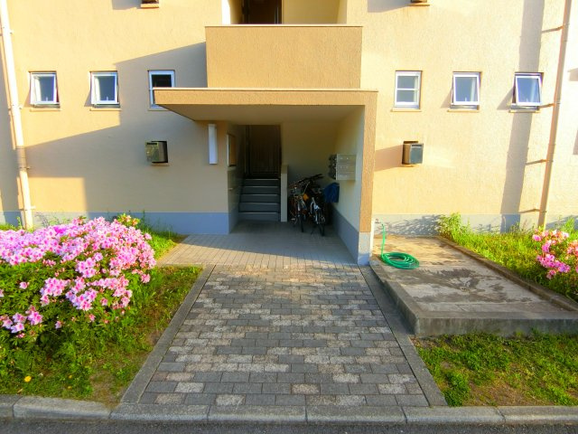 金剛第二住宅147棟のエントランス