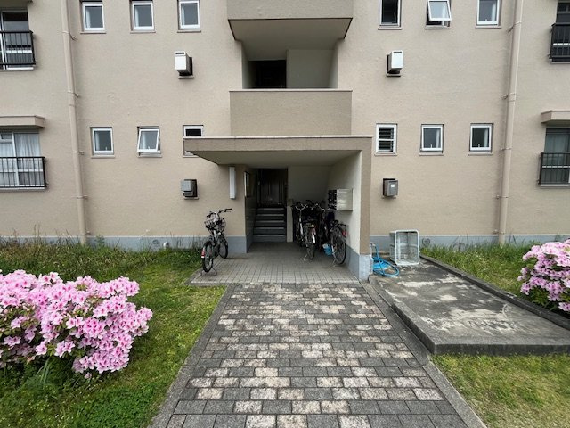 金剛第二住宅147棟のエントランス