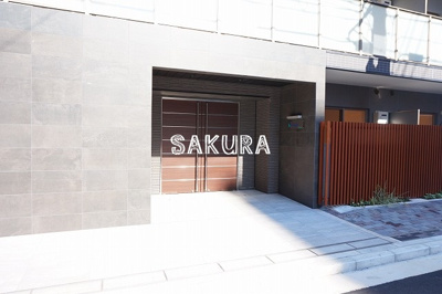 【エントランス】 | Nステージ鶴見 | 重厚感のある建物デザイン♪