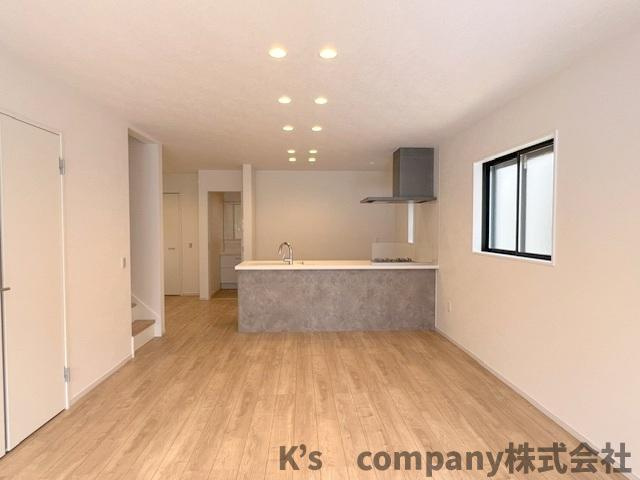 藤沢市辻堂太平台1丁目　新築戸建　1号棟の居間・リビング|約20帖のリビングは家具の配置もしやすく日当たり良好◇◇