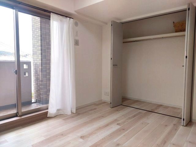 エスリード雲雀丘花屋敷の洋室|洋室約5.7帖