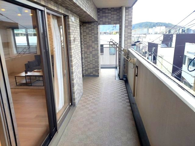 エスリード雲雀丘花屋敷のバルコニー|バルコニー南側