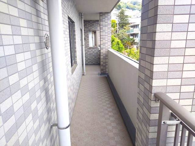 エスリード雲雀丘花屋敷のバルコニー|バルコニー東側