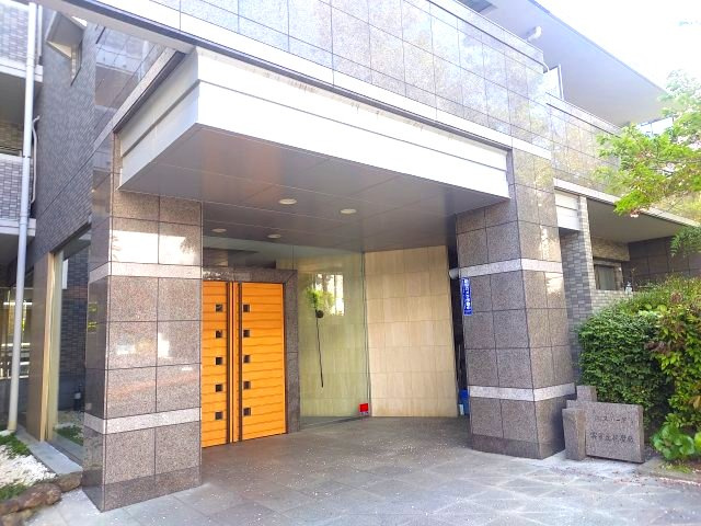 エスリード雲雀丘花屋敷のエントランス