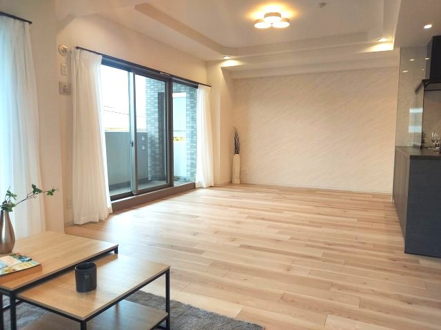 エスリード雲雀丘花屋敷の居間・リビング