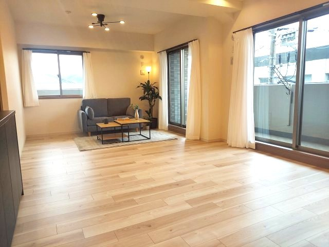 エスリード雲雀丘花屋敷の居間・リビング