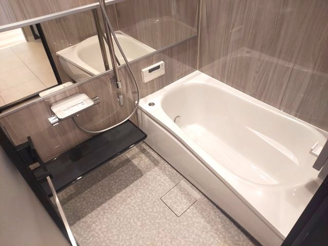 エスリード雲雀丘花屋敷の浴室|浴室乾燥機付き