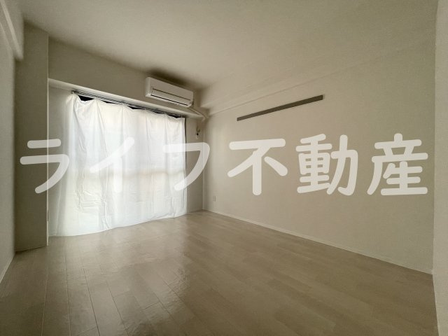 シティパーク菱屋西の洋室