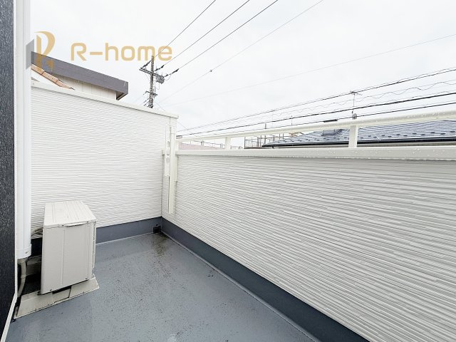 下妻市下妻丁　中古戸建のバルコニー|お布団やラグなどの大きな物も干しやすい広々としたバルコニー！