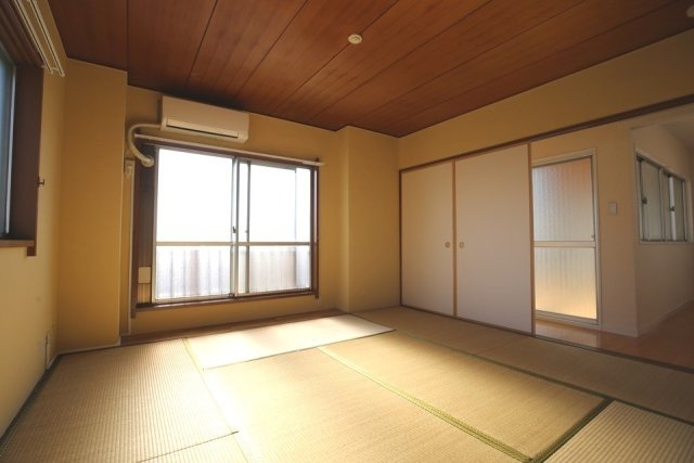 石川ビルの和室|和室ならではの温かな和の空間で寛ぎの時間を過ごせます