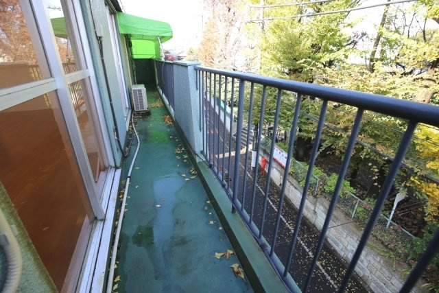 石川ビルのバルコニー|4F