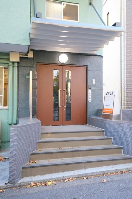 石川ビルのエントランス|清潔なエントランスです