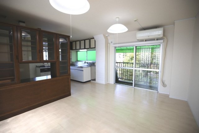 石川ビルの居間・リビング|ゆったり過ごせるリビングです