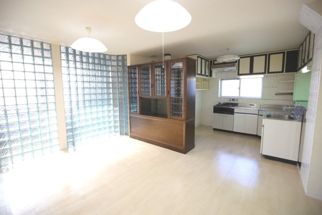 石川ビルの居間・リビング|ゆったりとした居間です