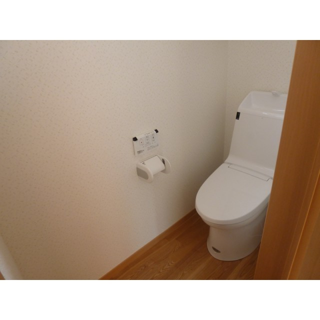 マリーナタウンのトイレ|落ち着いた色調のトイレです