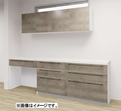 江波栄町　新築一戸建ての収納|アイランドキッチンの背面にカップボードが付いています。