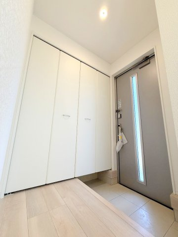 昭島市緑町5丁目全１棟　新築戸建の玄関