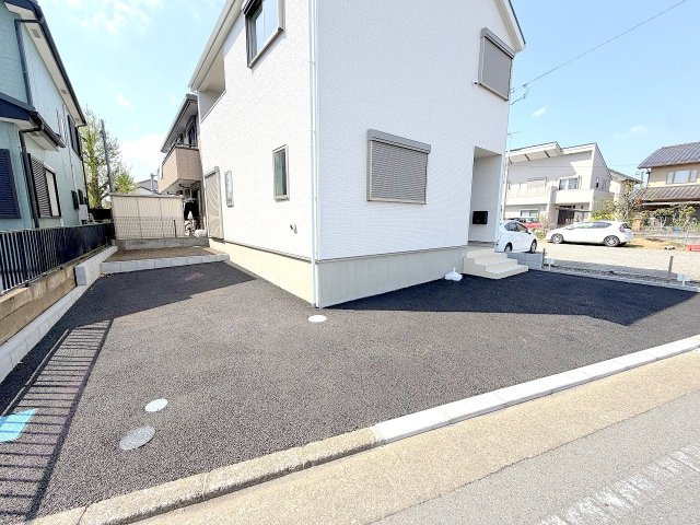 昭島市緑町5丁目全１棟　新築戸建の駐車場