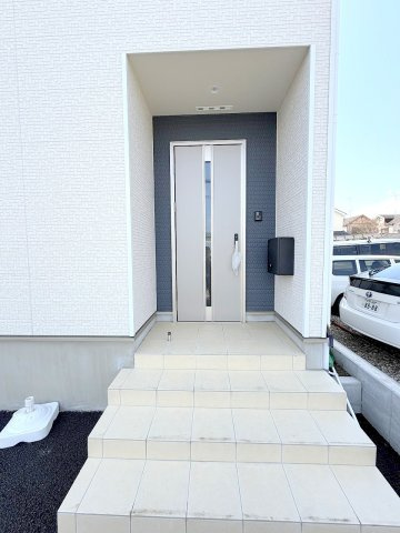 昭島市緑町5丁目全１棟　新築戸建の玄関